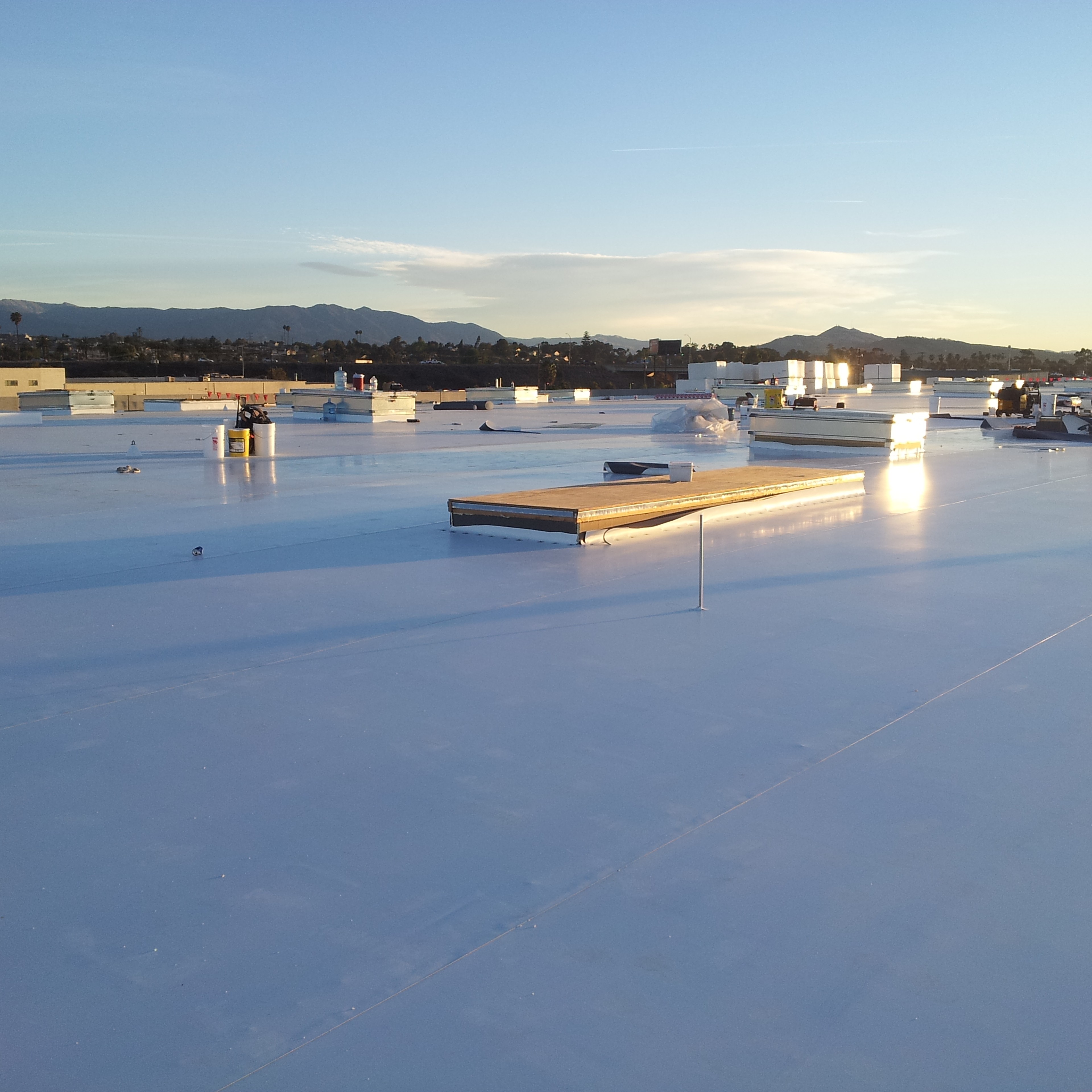 E&M Roofing construction services