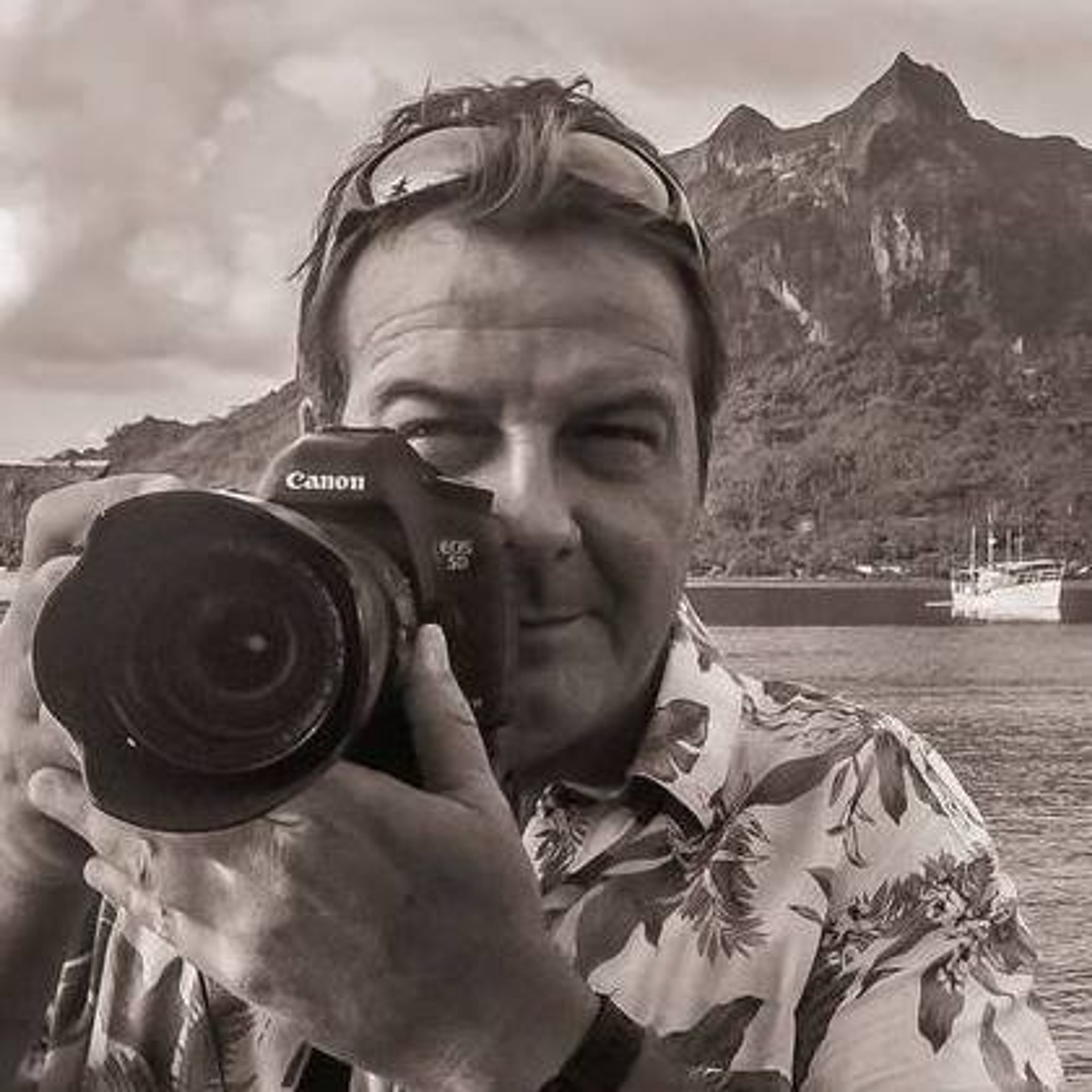 We are Stephan & Bonnie - Photographer based in Bora Bora but we do operate in the the US as well.